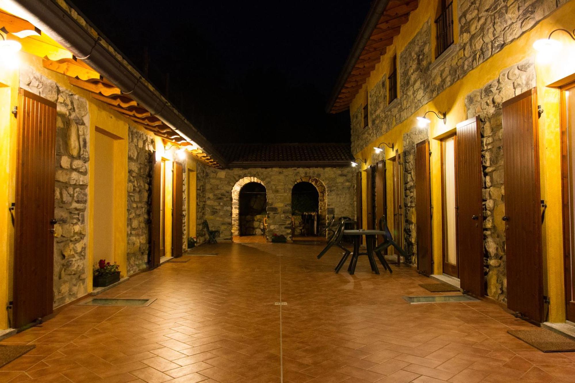 Agriturismo Il Talento Nella Quiete Castiglione dʼIntelvi Kültér fotó