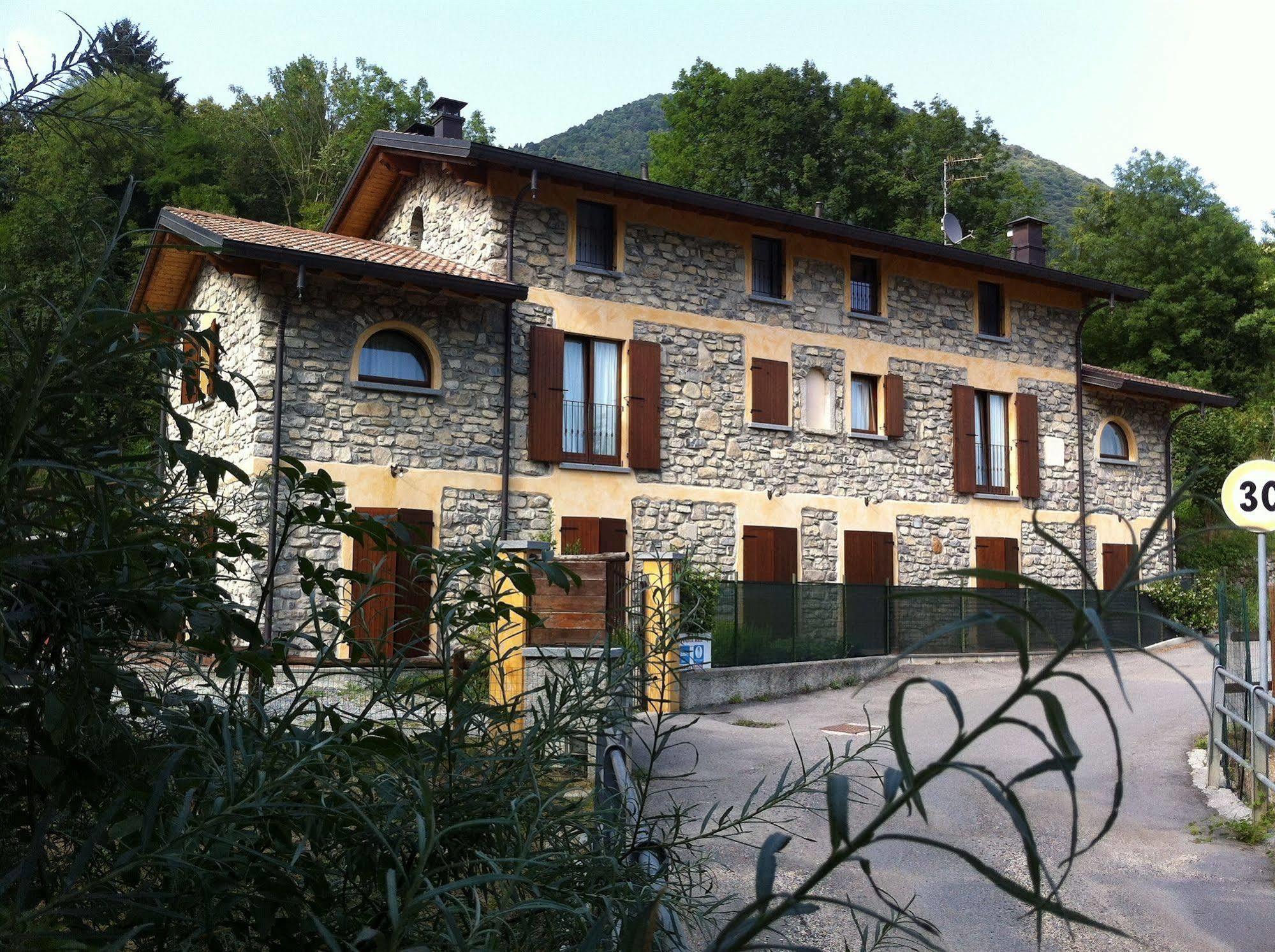 Agriturismo Il Talento Nella Quiete Castiglione dʼIntelvi Kültér fotó